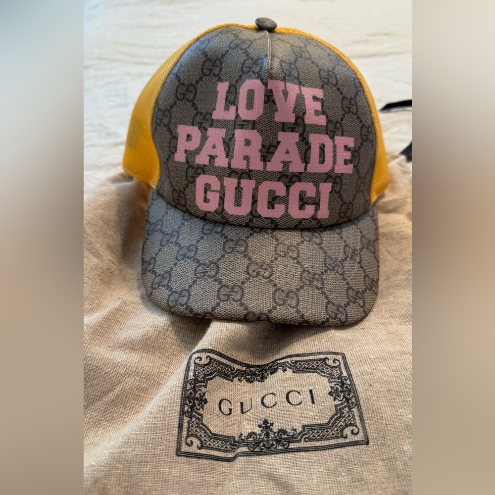 Gucci love parade hat, size small, yellow/pink/logo